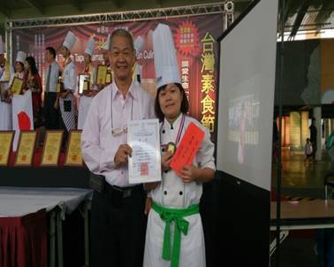 指導教師與參賽學生合照圖片