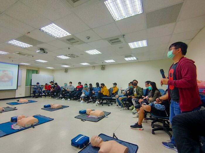 樂活民生學院餐飲管理系國際學生產學合作專班 「基本救命術 BLS 訓練研習營」活動圖片
