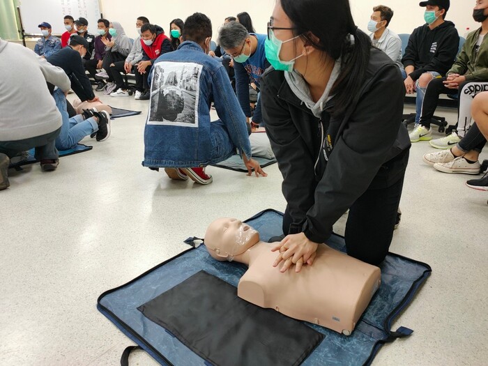 樂活民生學院餐飲管理系國際學生產學合作專班 「基本救命術 BLS 訓練研習營」活動圖片