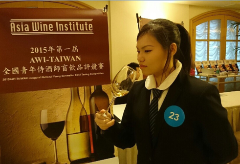 本系學生參加第一屆全國青年侍酒師盲飲品評競賽，榮獲優勝與佳作的佳績~~圖片