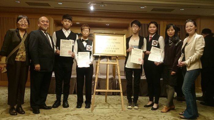 狂賀~餐飲管理系王嘉敏、許雅筑、曾昱超、羅天佑同學榮獲2016年第二屆AWI全國青年侍酒師盲飲品評競賽佳作圖片