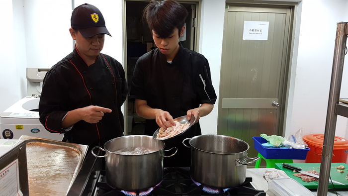恭賀本系李承恩同學參加「2017  FHC中國國際烹飪藝術競賽」~榮獲銀牌佳績圖片
