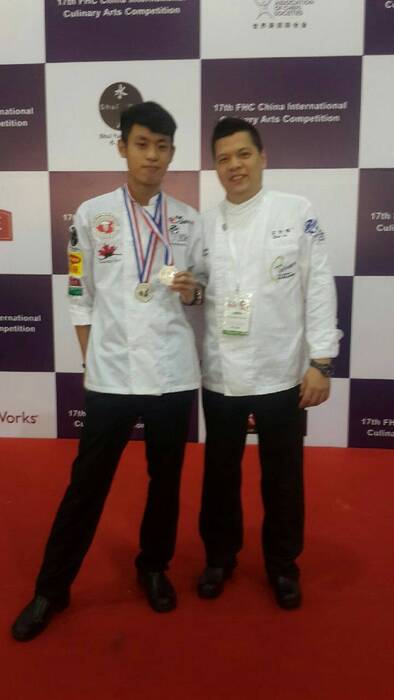 符聖憶教師與餐三明李承恩選手合照圖片