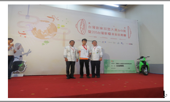 狂賀!!本系餐二明李承恩、許佳芸、張愷竣三位學生參加2015年第一屆台灣國際廚藝美食挑戰賽，榮獲1銀、1銅、1佳作的佳績。圖片